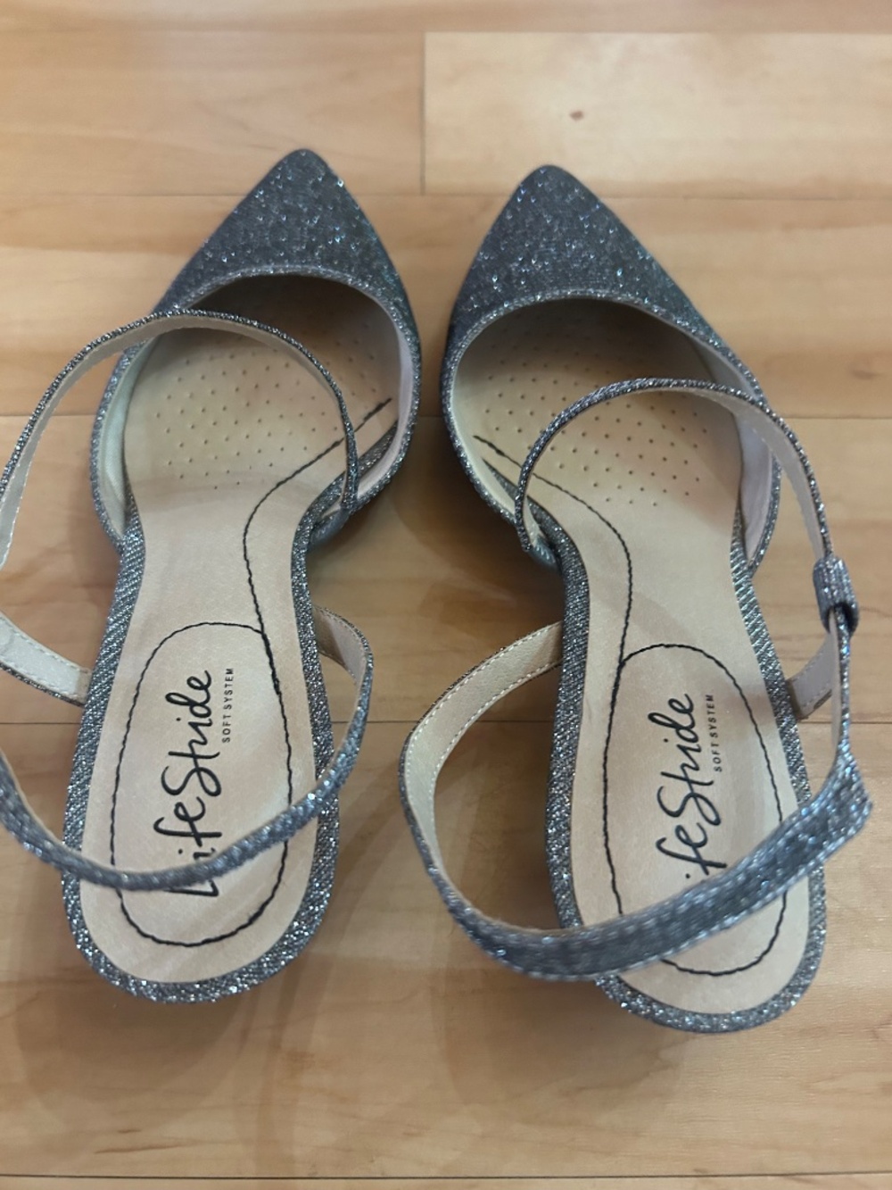 Life Stride Silver Sparkle Evening Shoes Size 8 - Picture 2 of 3